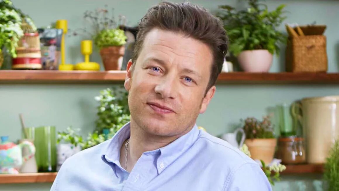 Jamie oliver is a genius in the. Джейми оливер. шеф-повар джейми оливер. джейми оливера «jamie&#039;s italy». джейми оливер фото 2025.