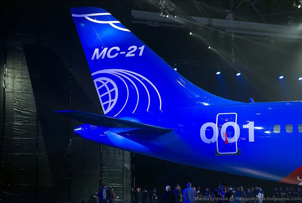 Мс 21 характеристики. MC 21 300. МС-21-300 салон. МС-21 иллюминатор. МС-21 выкатка.