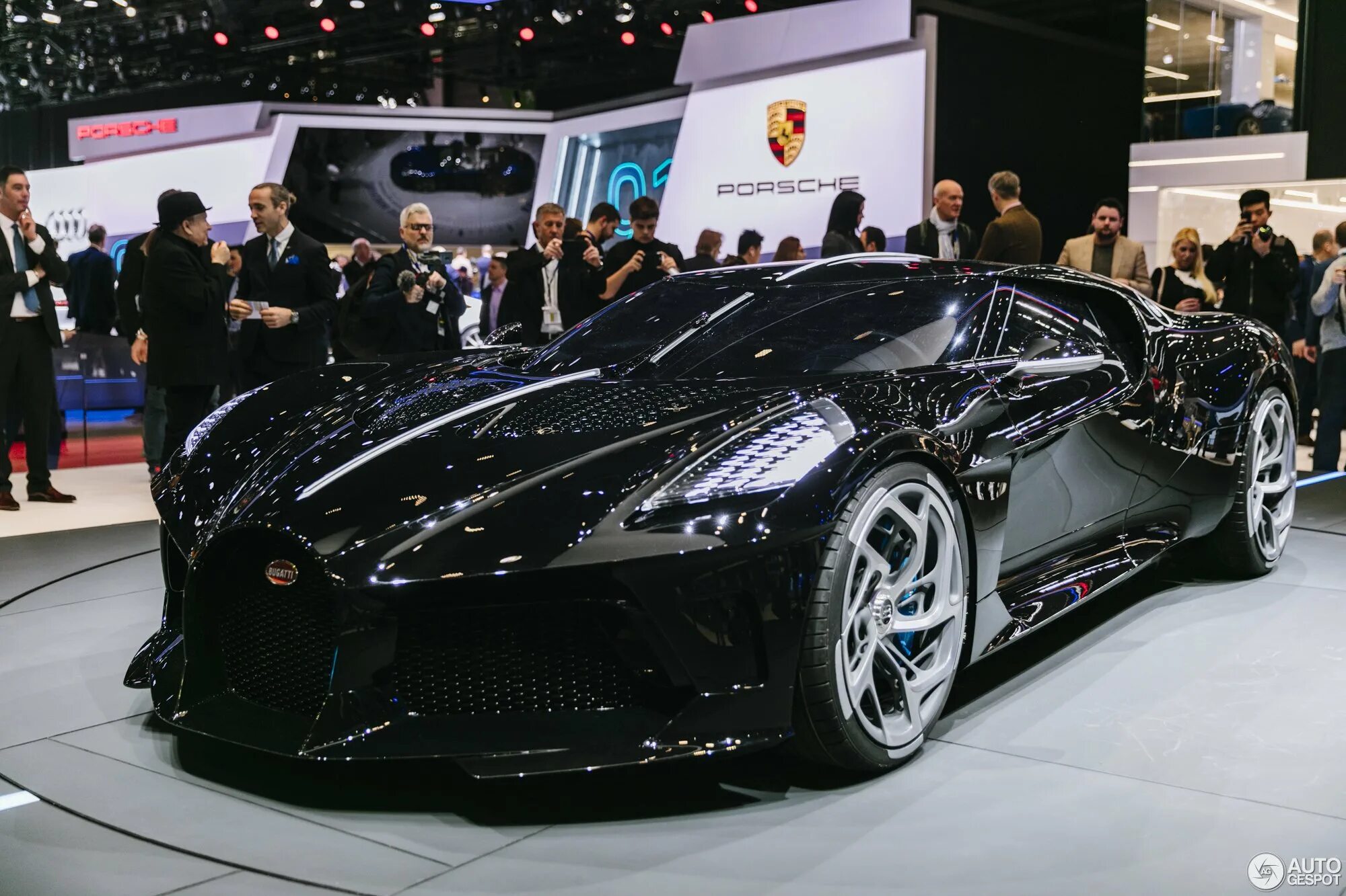 Bugatti voiture noire цена. Самая дорогая Бугатти Бугатти в мире. Машина Bugatti la voiture noire. Самый дорогой автомобиль: Bugatti la voiture noire. Бугатти Bugatti la voiture noire.