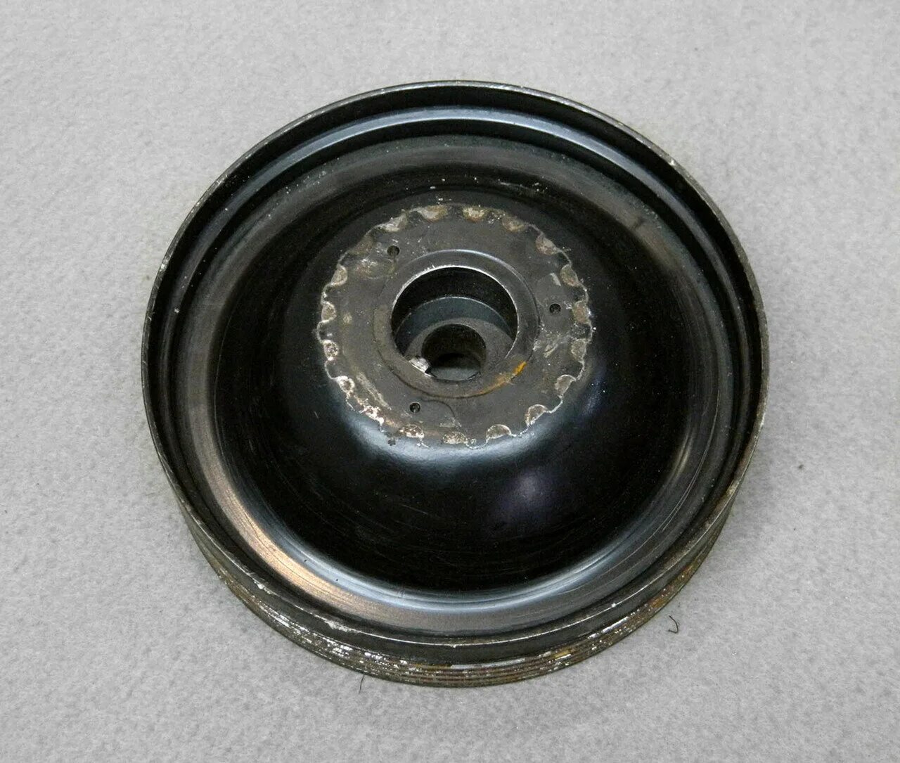 Шкив коленвала логан 16 клапанов. 6 16v. 6 8. Логан шкив. Шкив коленвала рено логан 1.