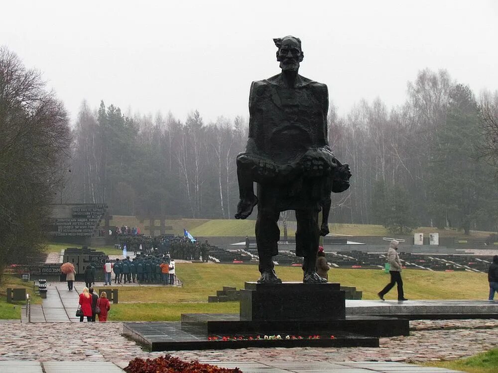 Хатынь в белоруссии. Хатынь мемориальный комплекс. белоруссия мемориальный комплекс хатынь. мемориал комплекс хатынь. беларусь хатынь мемориал.