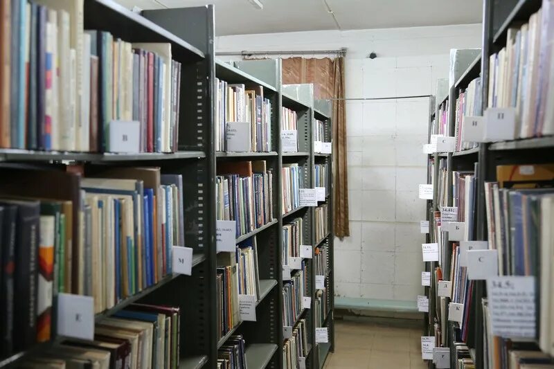 дизайн современной библиотеки. озерская городская библиотека. фон для передвижной библиотеки. библиотека центр притяжения для детей. библиотека озерск челябинская область.