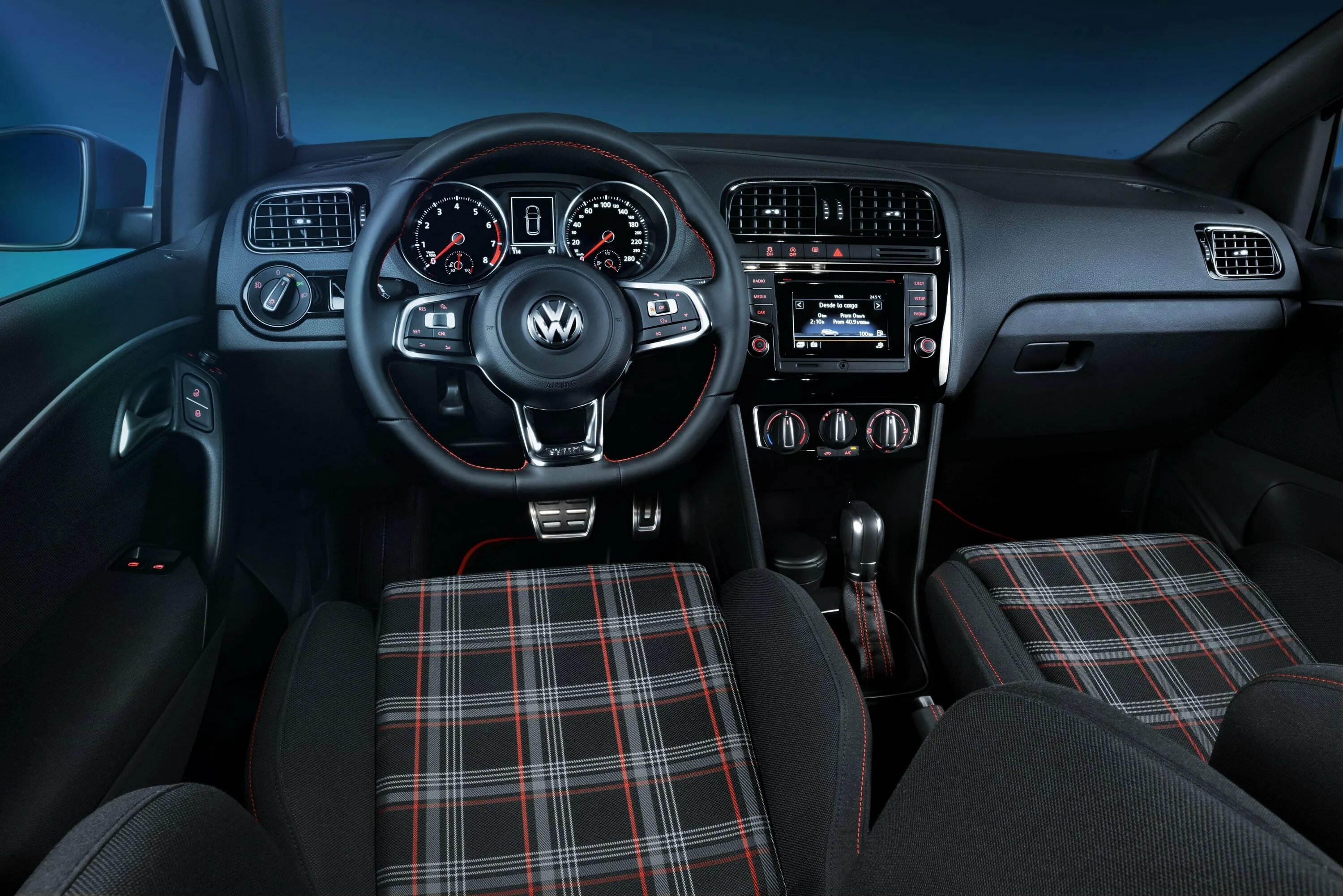 Торпеда Фольксваген поло 2016. VW Polo GTI 2016. VW Polo GTI 6c. VW Polo GTI салон. Поло торпедо