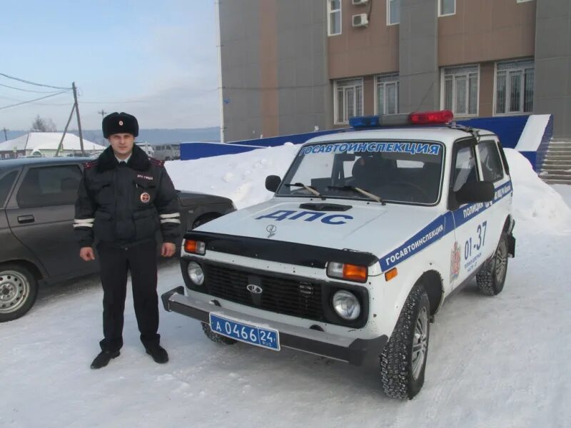 Автомобиль рэо. Полиция Красноярского края. Абанская полиция. Село Дзержинское Красноярского края. Полиция с. Дзержинское.