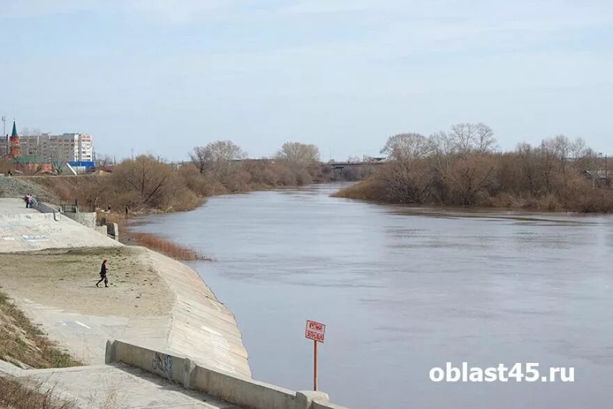 На сколько поднялась вода в тоболе сегодня. Уровень воды в реке Тобол у Кургана. Тобол Курган. Река Тобол. Курган уровень реки Тобол.