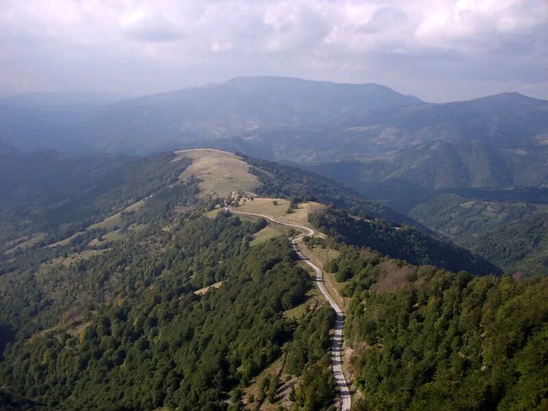 Цепь холмов. Горы Стара планина Болгария. Балканские горы Болгария. Верхнефракийская низменность Болгария. Стара планина Сербия.