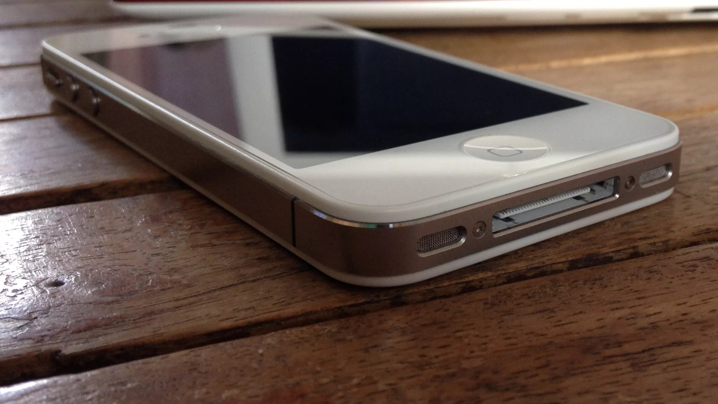 Обновление 17.4 айфон стоит ли. Iphone 4s (2011). Iphone 4s белый. Айфон 4. Айфон 4 фото.