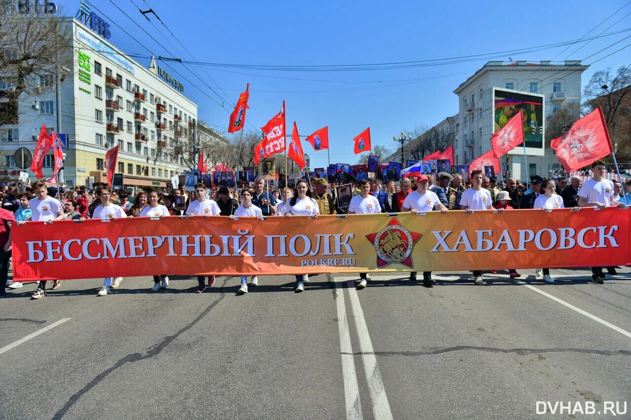 1 май хабаровск. Шествие Бессмертного полка Хабаровск. День Победы Хабаровск. Хабаровские колонны. Колонна техники Хабаровск.