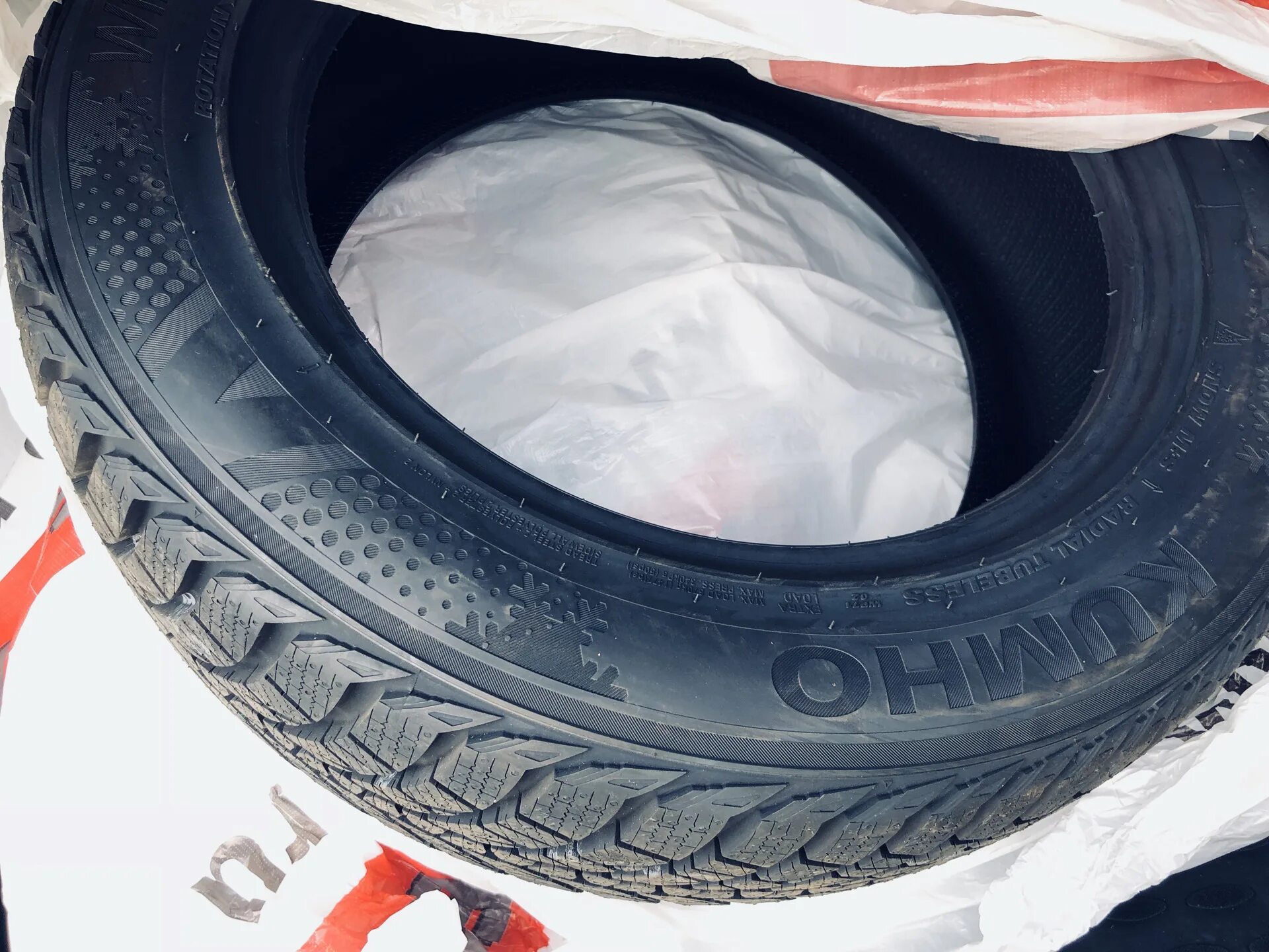 Kumho 205/55 r16 WINTERCRAFT wp71 94v. Kumho 205/60 r16 WINTERCRAFT wp52 [92] h. Kumho 235/55/17 v 103 wp-71 XL. Kumho 2183353 WINTERCRAFT wp71 шина зимняя нешипованная легковая 205/55r16 94v XL. Шины kumho 205 55 r16 лето