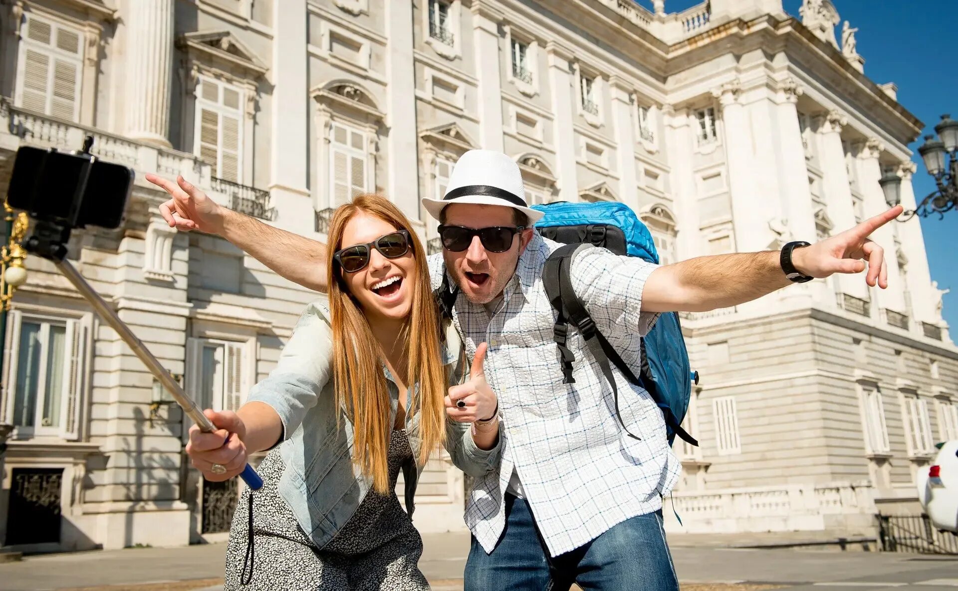 Traveling partner. Студенты туристы. Молодежь путешествия. Молодежь туристы. Студенты путешествие.