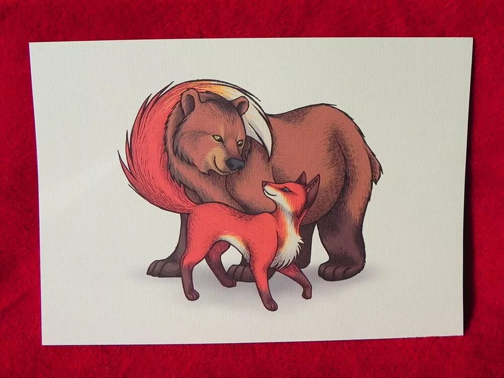 The fox and the bear. Лиса обнимает медведя. Медведь и лиса. Медвежонок и Лисенок. Лиса и медведь рисунок.