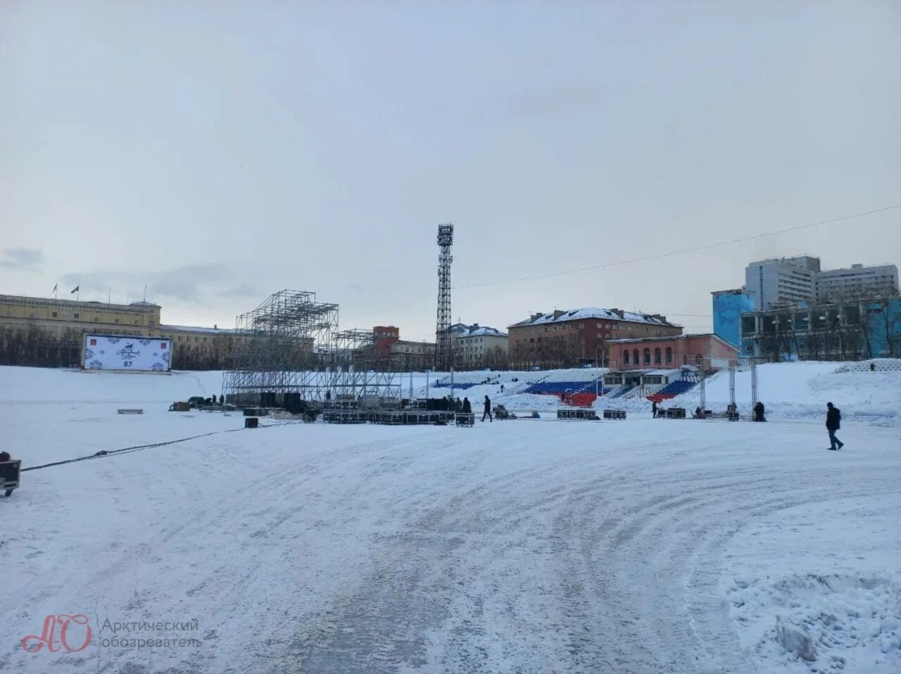 Центральный стадион мурманск. Стадион профсоюзов Мурманск. Арктический обозреватель Мурманск. Стадион Снежинка Мурманск.