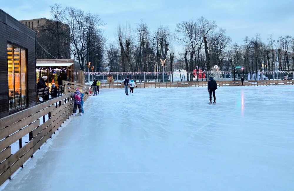 Каток центральный купить билет. Таганский парк каток. Каток в Таганском парке. Каток сияние льда Таганский парк. Каток сияние льда в Таганском парке.