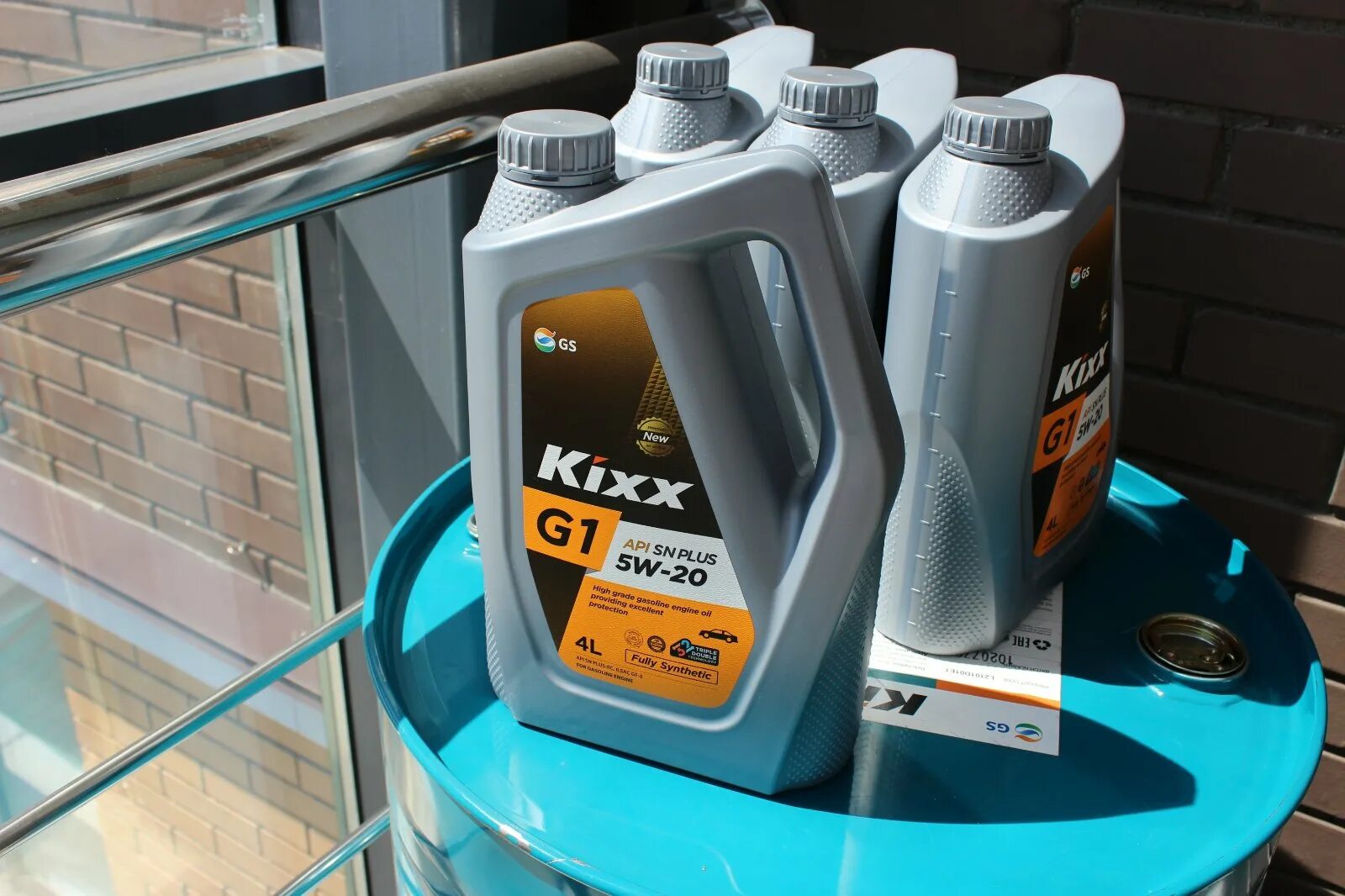 Kixx ойл клуб. Kixx g1 SN Plus 5w-20. Kixx Antifreeze g11. Моторное масло Kixx 5w40. Дно канистры Kixx.