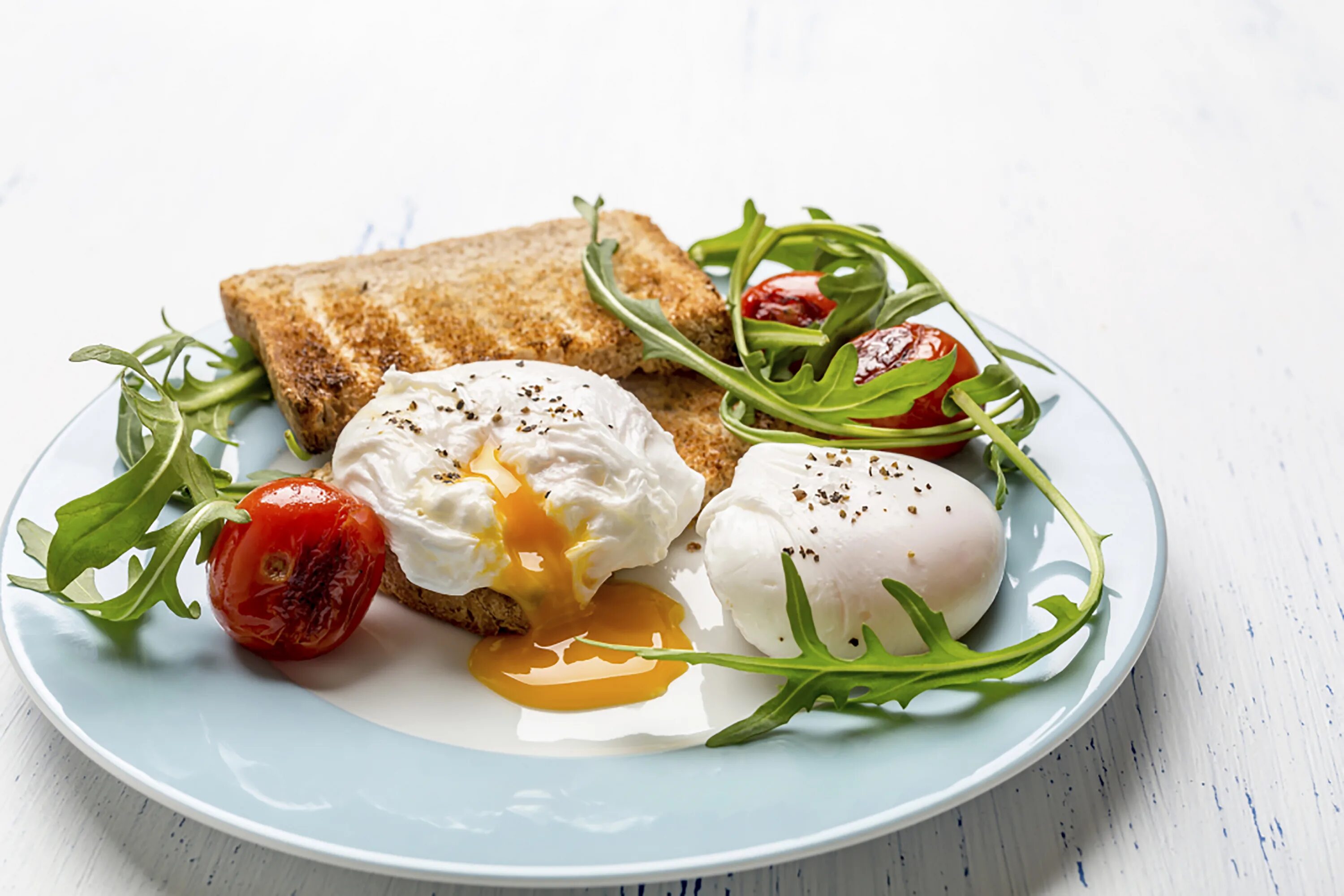 Яйцо пашет. Poached egg яйцо пашот. яйцо пашот ресторанная подача. завтрак моцарелла яйцо пашот. яйцо пашот подача к завтраку.