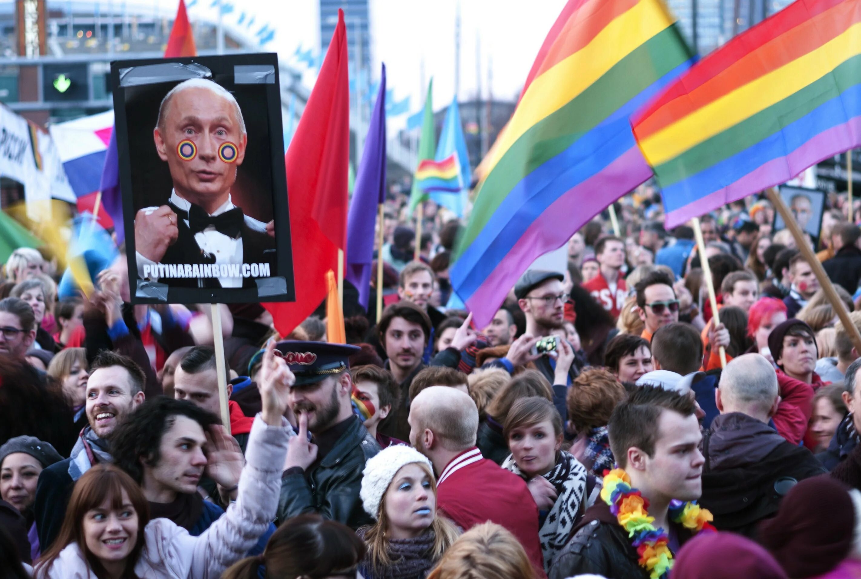 Парад против Путина. Педерасты против Путина. Парад в Европе.