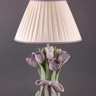 Настольная лампа с цветами