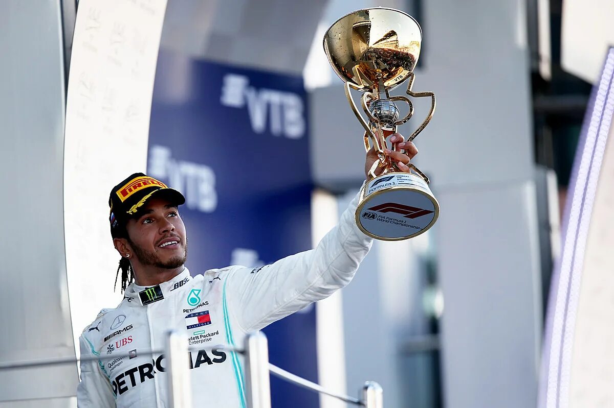 Лицо формулы 1. Lewis hamilton 2019. хэмилтон гонщик формулы 1. льюис хэмилтон гонщик. льюис хэмилтон формула 1 сочи.
