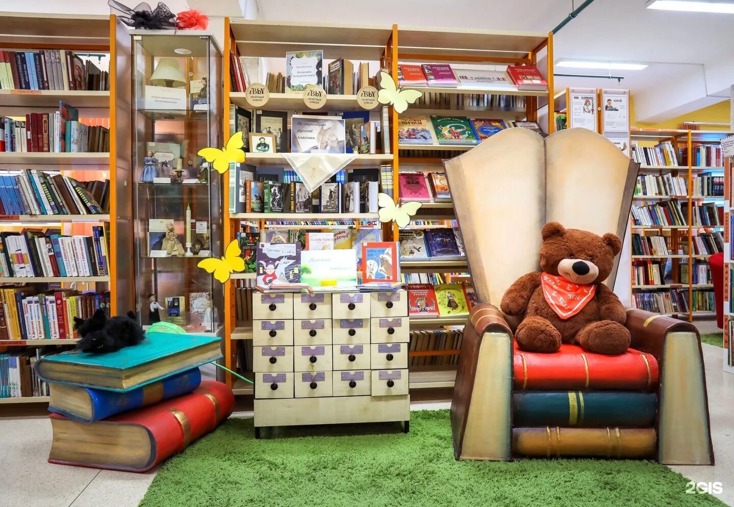 Kids library. Российская государственная детская библиотека (РГДБ). Стеллажи для детской библиотеки. Интерьер детской библиотеки. Детский уголок в библиотеке.