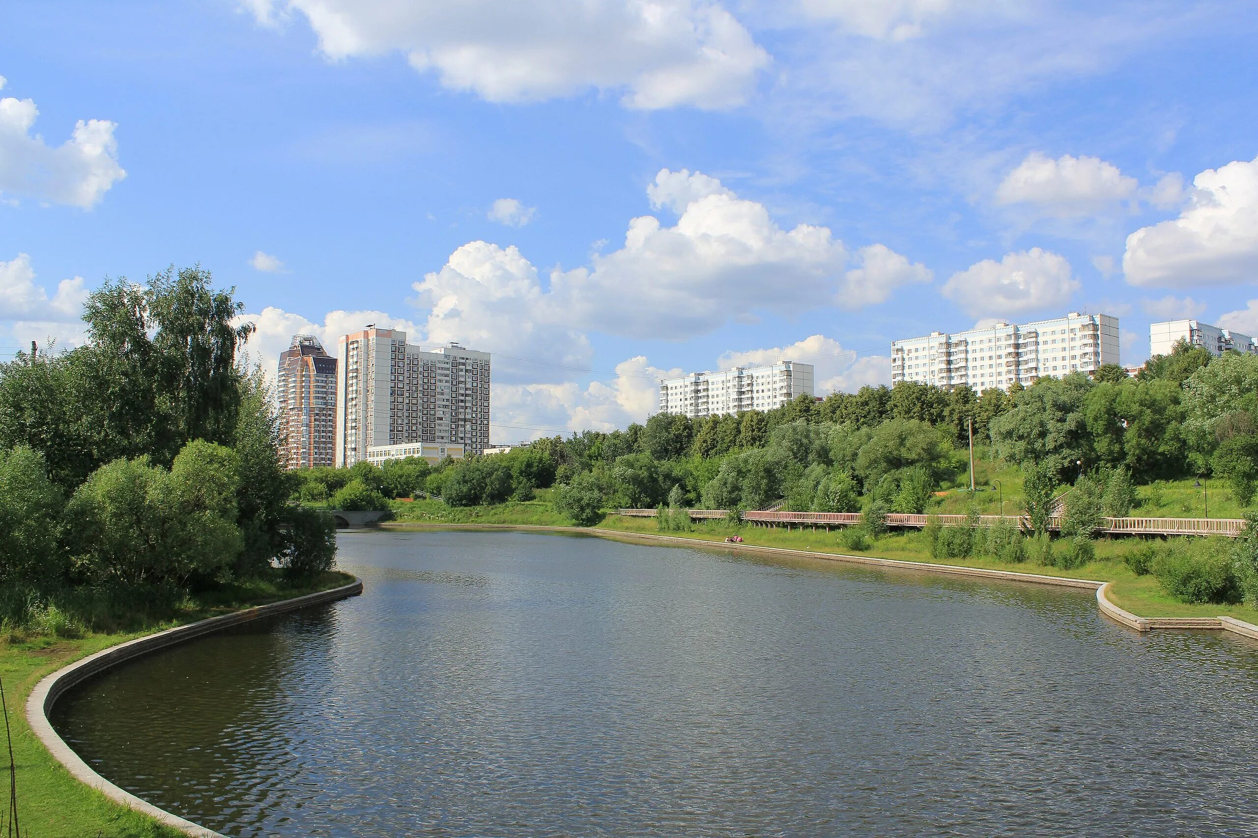 Тропарево парк купить. Парк школьников в Тропарево-Никулино. Тропарево Никулинский парк. Парк школьников на Никулинской. Тропарево парк пруд.