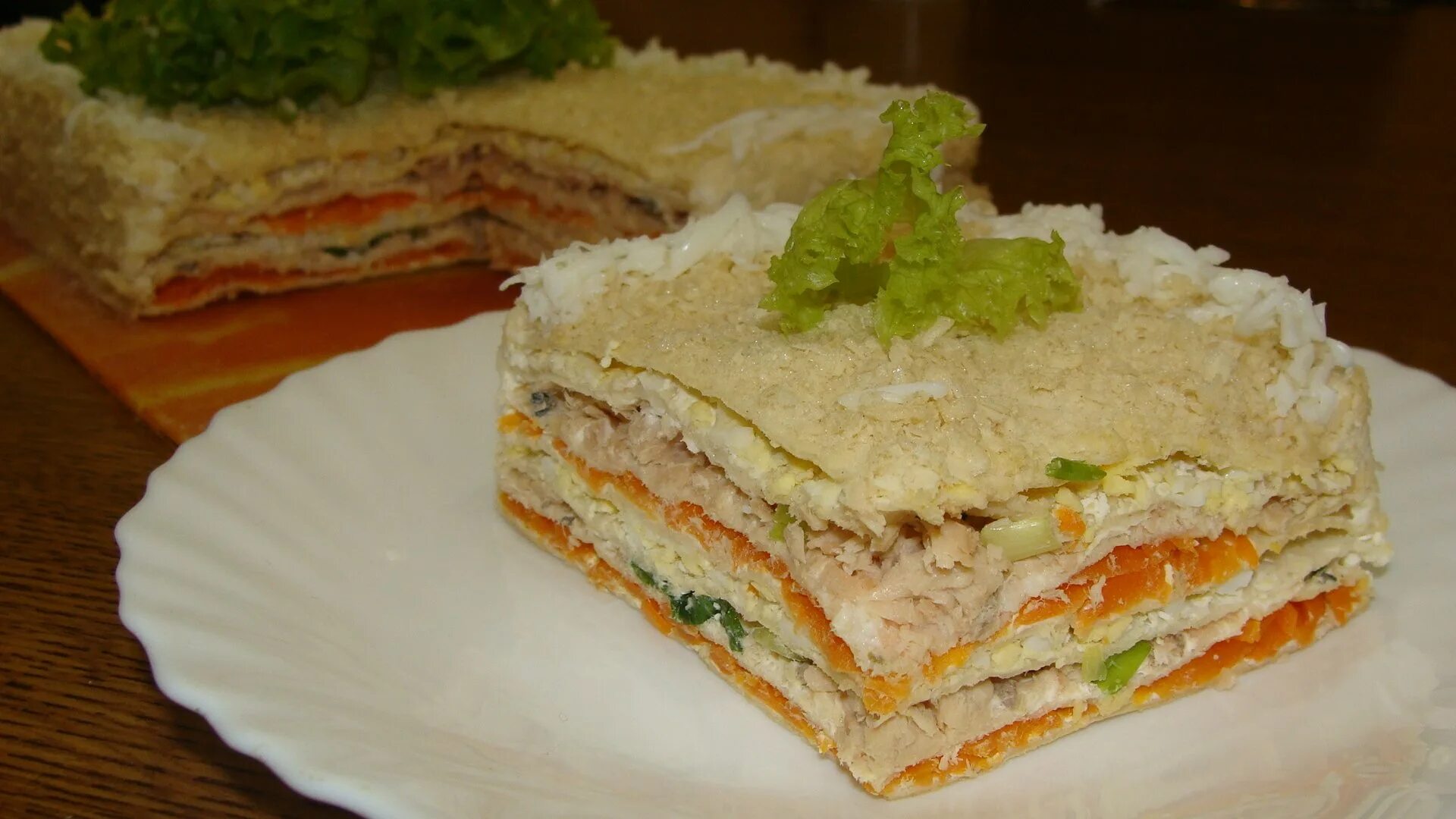 Закусочный торт из слоеных коржей. Закусочный торт «наполеон» snack cake ". Закусочный торт наполеон ольга шобутинская. Закусочный торт наполеон salat. Торт рыбный из коржей.