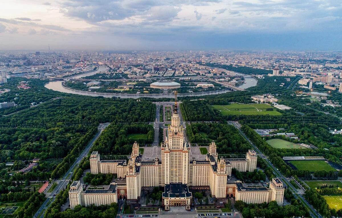 Компания мгу. Московский государственный университет имени м.в.Ломоносова，МГУ. Университет МГУ В Москве. Вид с МГУ на Москву.