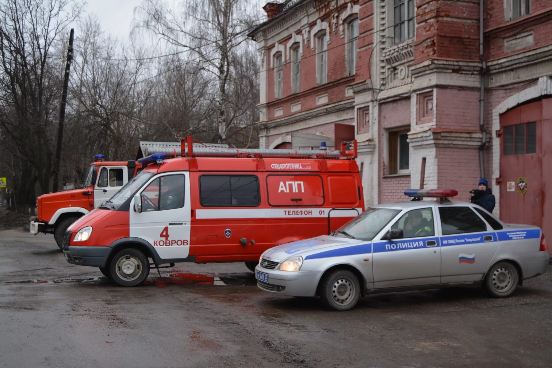 Пожарная скорая полиция машины. Пожарная полиция. Пожарная, милиция, скорая. Машины скорой пожарной полиции. Скорая пожарная Полицейская машина.