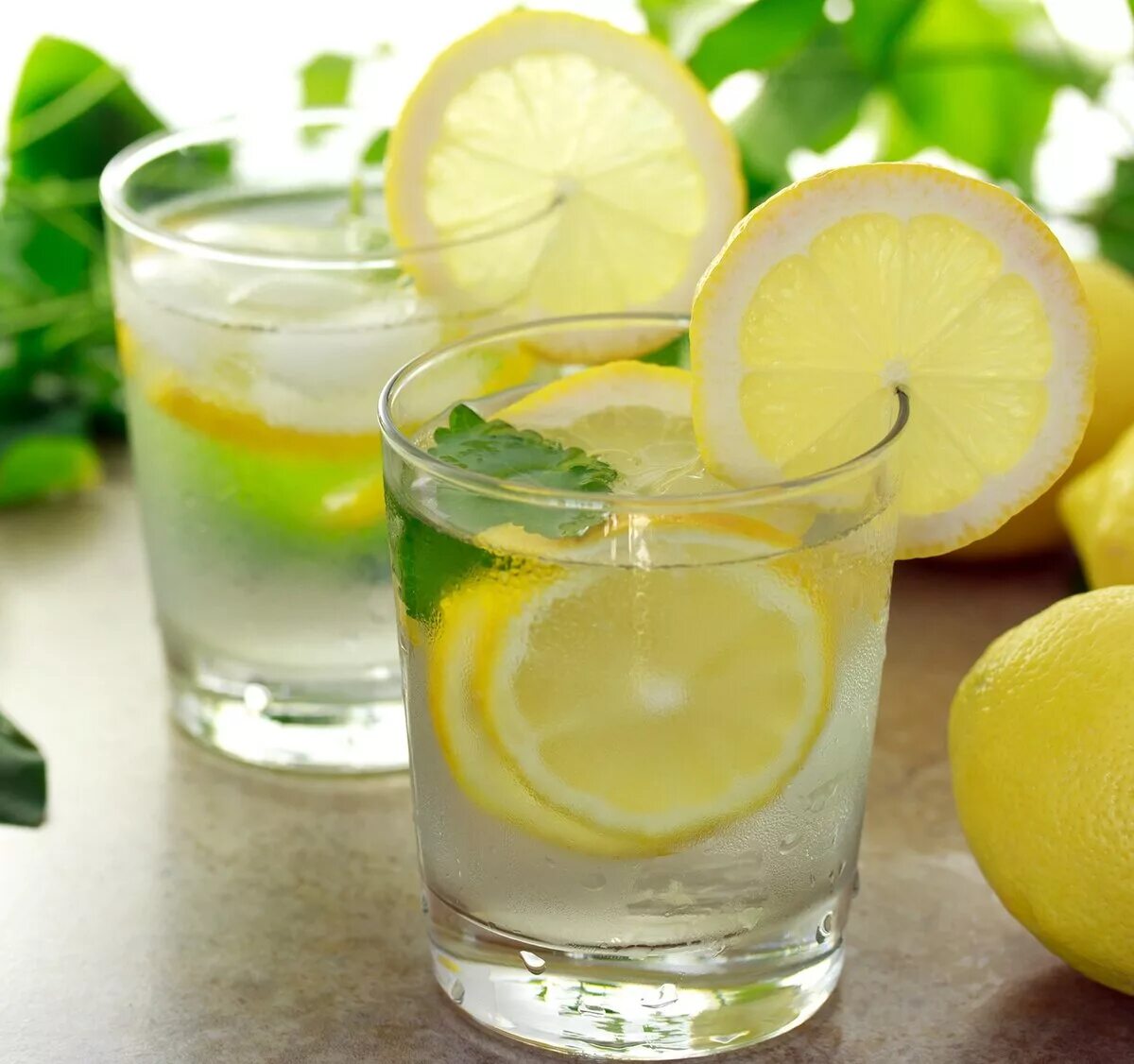 Имбирный чай с лимоном. Лимонная вода. Горячий лимон. Горячий лимон. Горячий чай с лимоном.