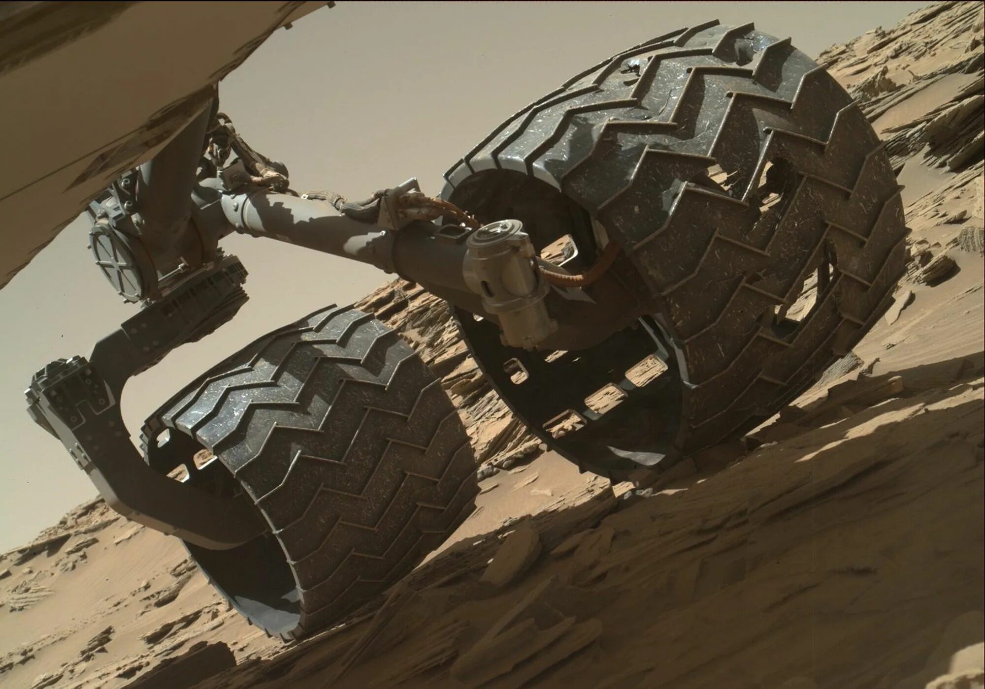 Кьюриосити программа. Ровер кьюриосити. curiosity rover марсоход. колеса марсохода curiosity. вездеход кьюриосити.