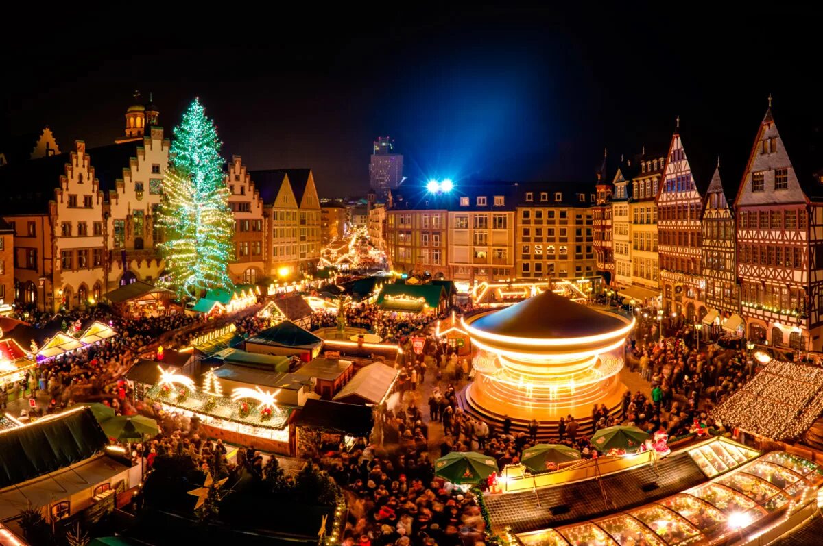 Как празднуют новый год в германии. Christkindlmarkt Мюнхен. Мариенплац Берлин Рождество. Weihnachtsmarkt в Германии. Новогодний Мюнхен Бавария площадь.