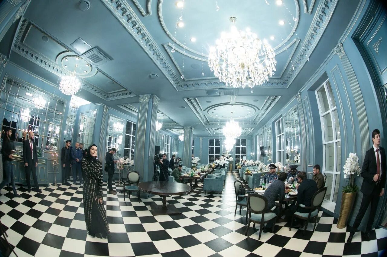 Бенефис ресторан грозный. Бенефис ресторан павлодар. Ресторан бенефис в грозном фото. Ресторан бенефис в грозном. Бенефис чечня.