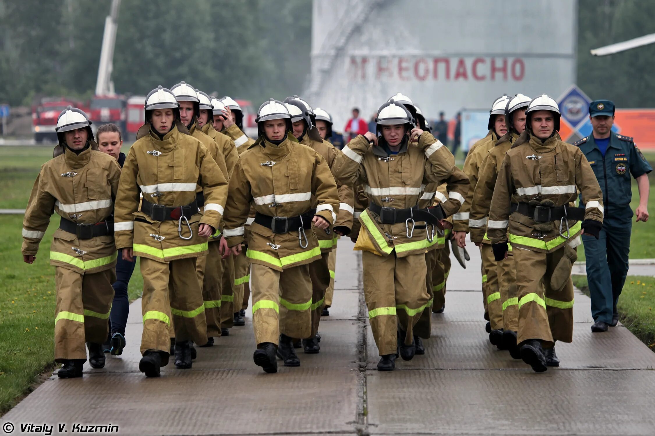 ГПС МЧС России (пожарная охрана). Форма российского пожарного. Пожарные войска. Форма спасателя. Федеральная пожарная служба мчс россии