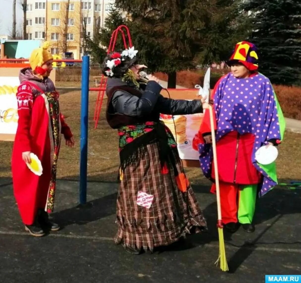 Сценки на Масленицу. Скоморох на Масленицу в детском саду. Фотоотчет с праздника Масленица в детском саду. Скоморохи на улице Масленица. Сценарий на масленицу простой