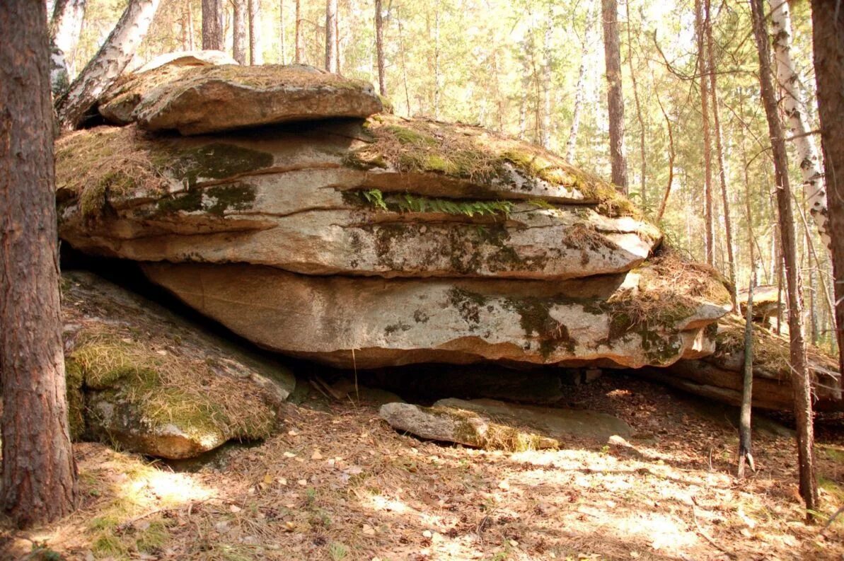 Каменное городище чашковский хребет. Ильменский заповедник городище. Каменное городище челябинская область. Каменное городище. Городище каменных фигур миасс.