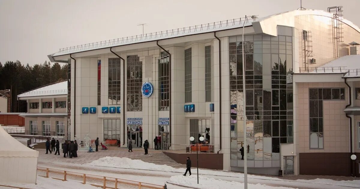 Академия биатлона красноярск. Комплекс академия биатлона красноярск. Академия биатлона красноярск. Академия биатлона здание. Академия биатлона красноярск фото.