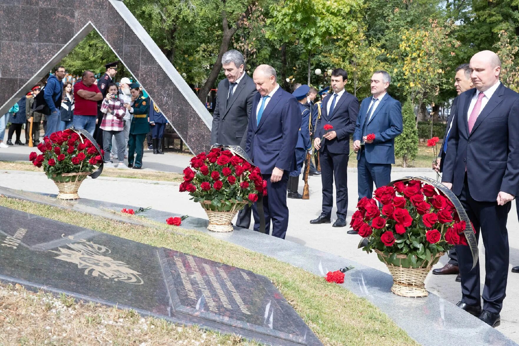 Новости на черкесском. С днем Победы Абхазия. 100 Лет КЧР Дата празднования. Юбилей КЧР. День Республики КЧР.