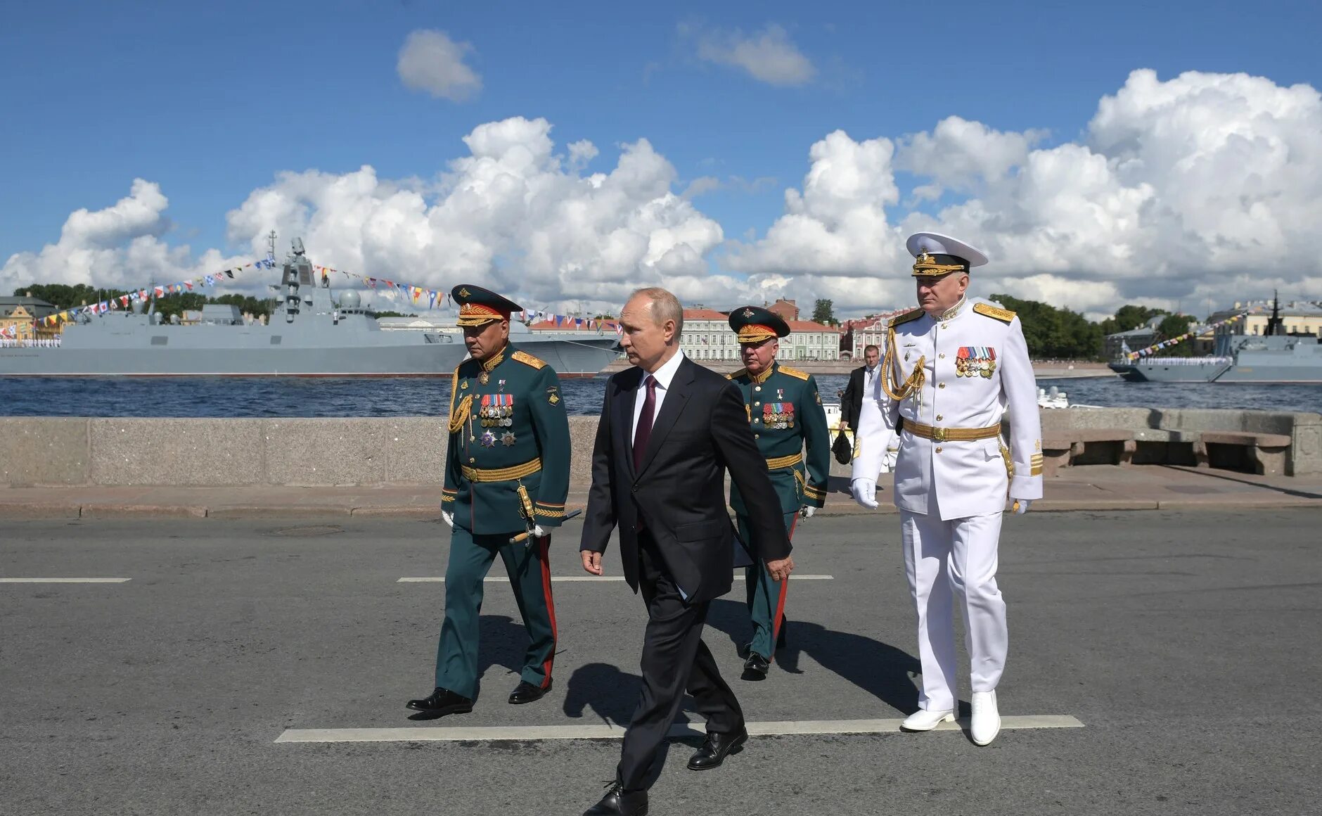 Парад ВМФ Шойгу. Командующий парадом ВМФ В Санкт-Петербурге.