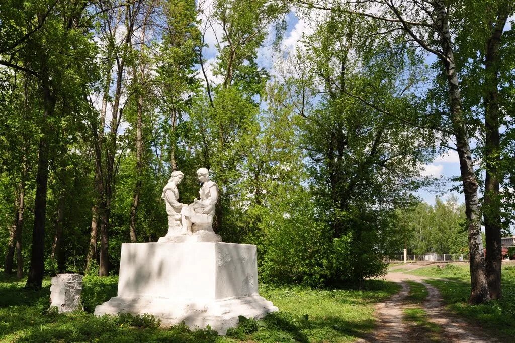 Парк в Узловой Тульской области. Тульская обл. Узловая памятники. Памятники города Узловая Тульской области. Достопримечательности Узловой Тульской области.