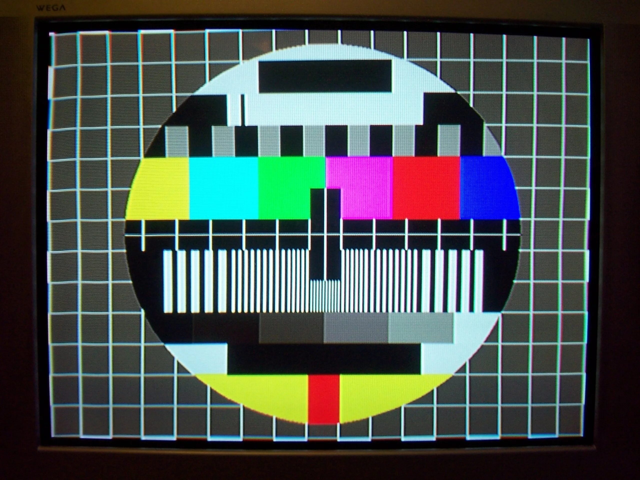 Телевизионная испытательная таблица СССР. Цветной экран телевизора. Телевизионная сетка. Неработающий телевизор.