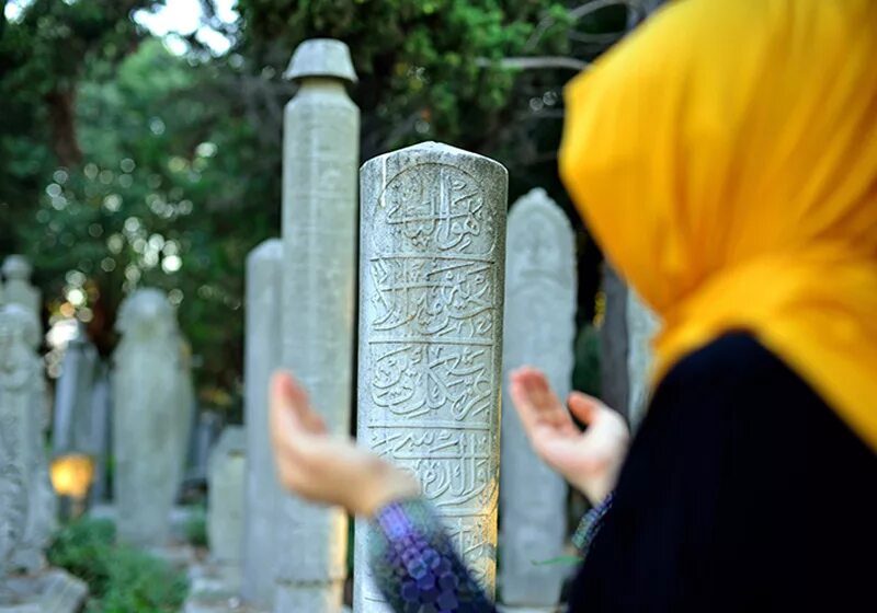 Можно ли посещать кладбище в исламе. Некрополь мусульманское кладбище. Могилы на мусульманском кладбище.