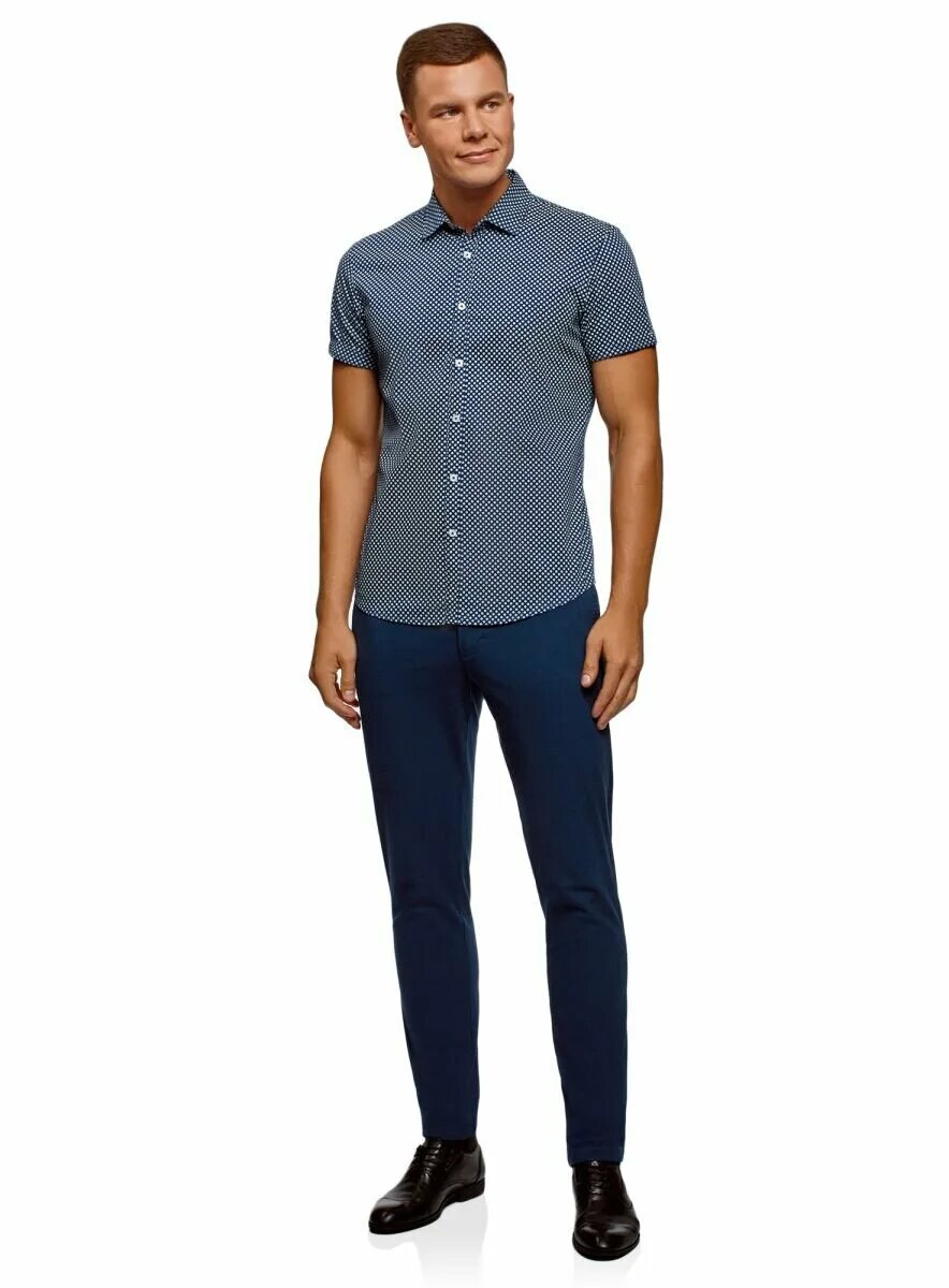 Рубашка под синие брюки. Синие брюки голубая рубашка. Синяя рубашка под какие брюки. Рубашка к синим брюкам. Брюки troy collezione.