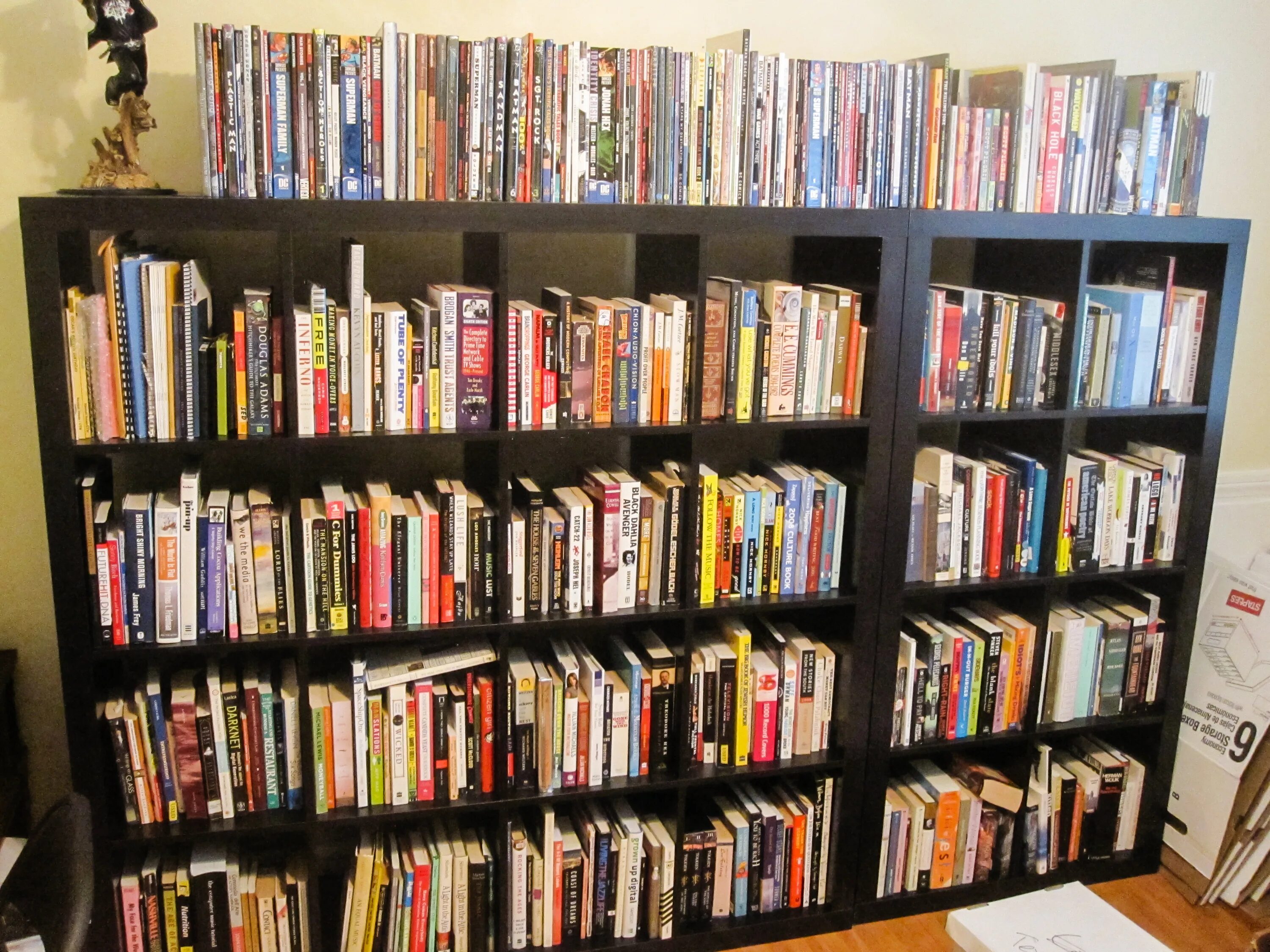 Book collection. Как коллекционировать книги. Collect books. Папа собирает коллекцию книг и журналов.