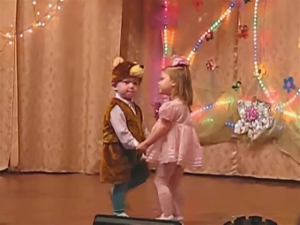 Танец мишка с куклой. Мишка с куклой пляшут полечку. Танец кукол. Картинка мишка с куклой танцуют полечку. Песня танец мишек