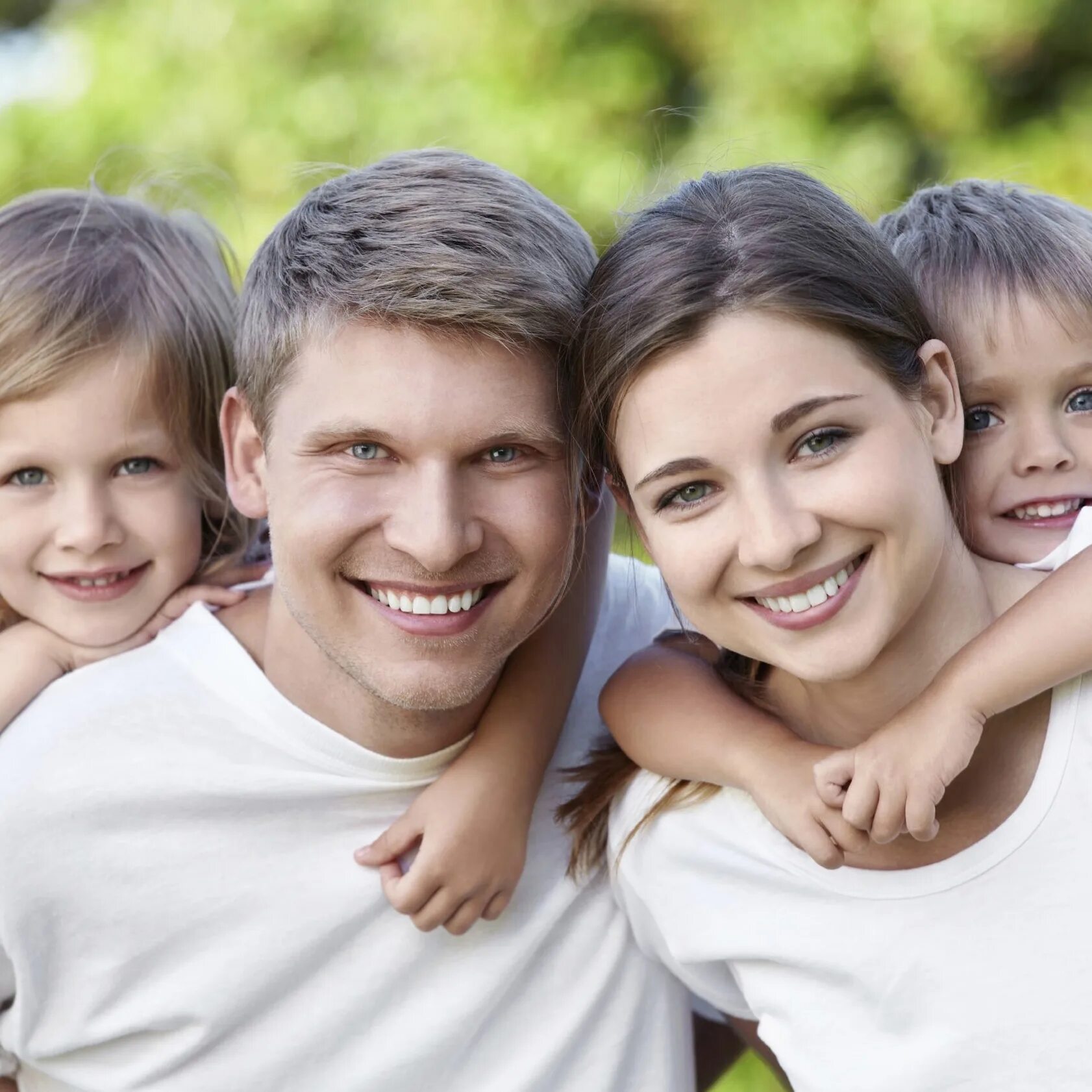 Family smena. Родители и дети. Фотография семьи. Ребенок в семье. Семья картинки.