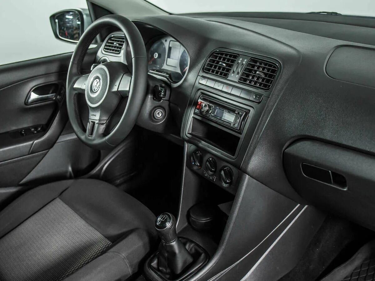 фольксваген поло 2012 1. 6 comfortline комплектация. Volkswagen polo 2011 автомат. головки volkswagen polo 2012. салон фольксваген поло седан 2013.