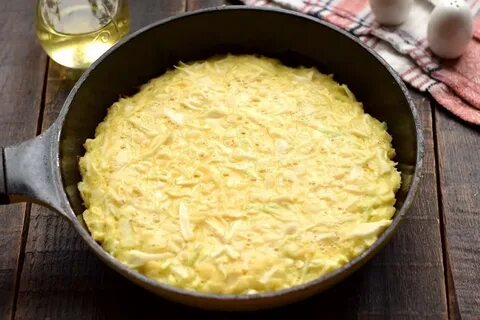 Капуста на сковородке с яйцом