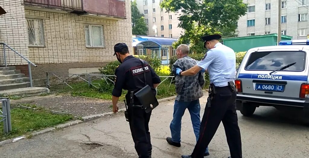 Бывшая вызывает милицию. Полиция приехала. Полицейские приехали. Разговор с полицией. Милиция приехала.