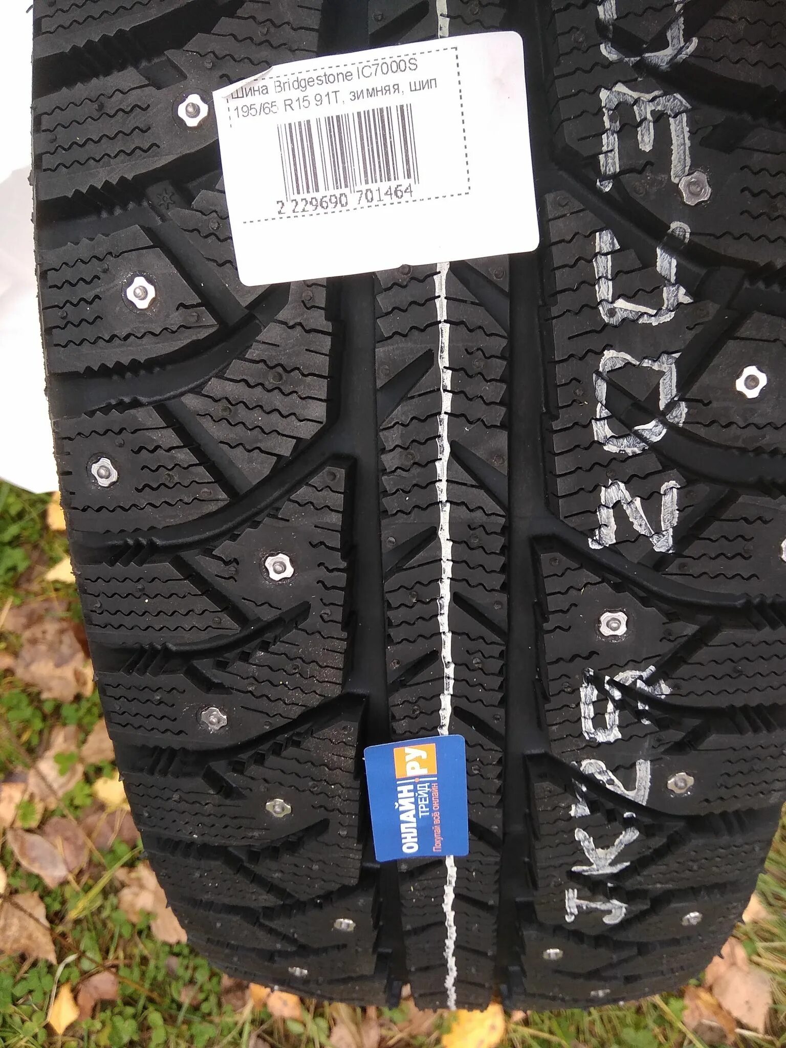 Резина шипы 16 купить. Bridgestone Ice Cruiser 7000s. Шина Bridgestone Ice Cruiser 7000s. Bridgestone Ice Cruiser 7000. Bridgestone Ice Cruiser 7000 шип.