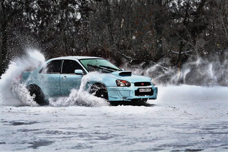 Drifting snow. Субару зимний дрифт. Subaru Impreza дрифт. Субару дрифт зимой. Субару Импреза дрифт зимой.
