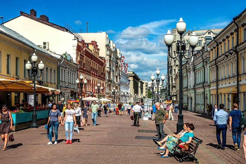 Улица старый Арбат. Улица Арбат (старый Арбат). Пешеходная улица в Москве Арбат. Старый Арбат пешеходная улица.